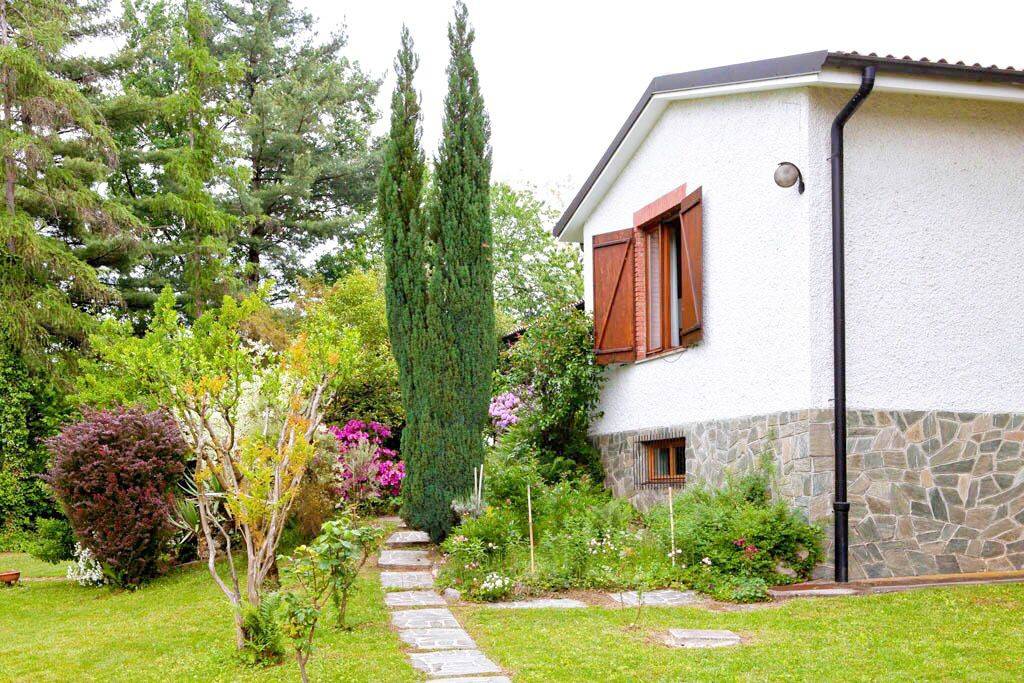 A Gornate Olona prestigiosa villa di ampia metratura con giardino di 5000mq in contesto residenziale esclusivo.