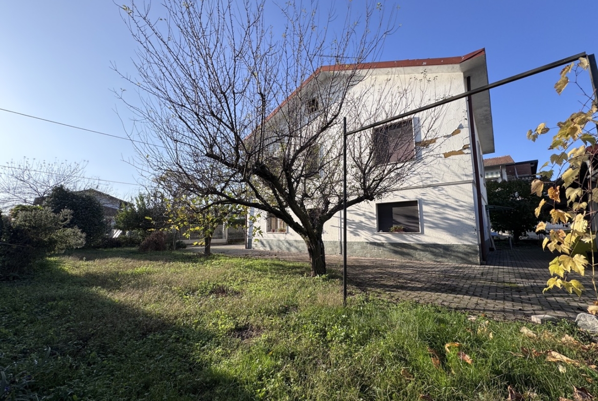 Vedano Olona Villa con giardino